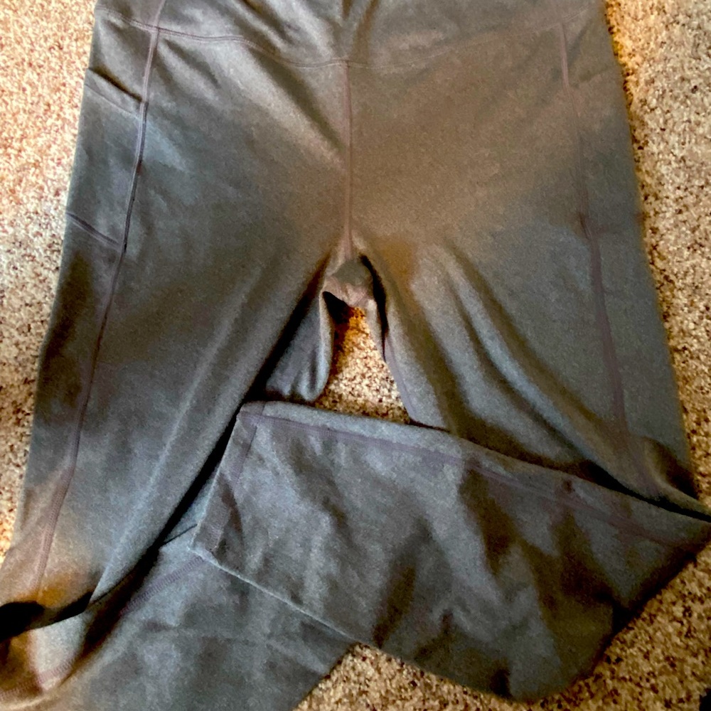 BEBE Sport Crop Leggings Woman Sz XL GREY 32x24.5